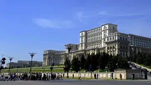 Porţi deschise: Mii de persoane au vizitat Palatul Parlamentului - GALERIE FOTO