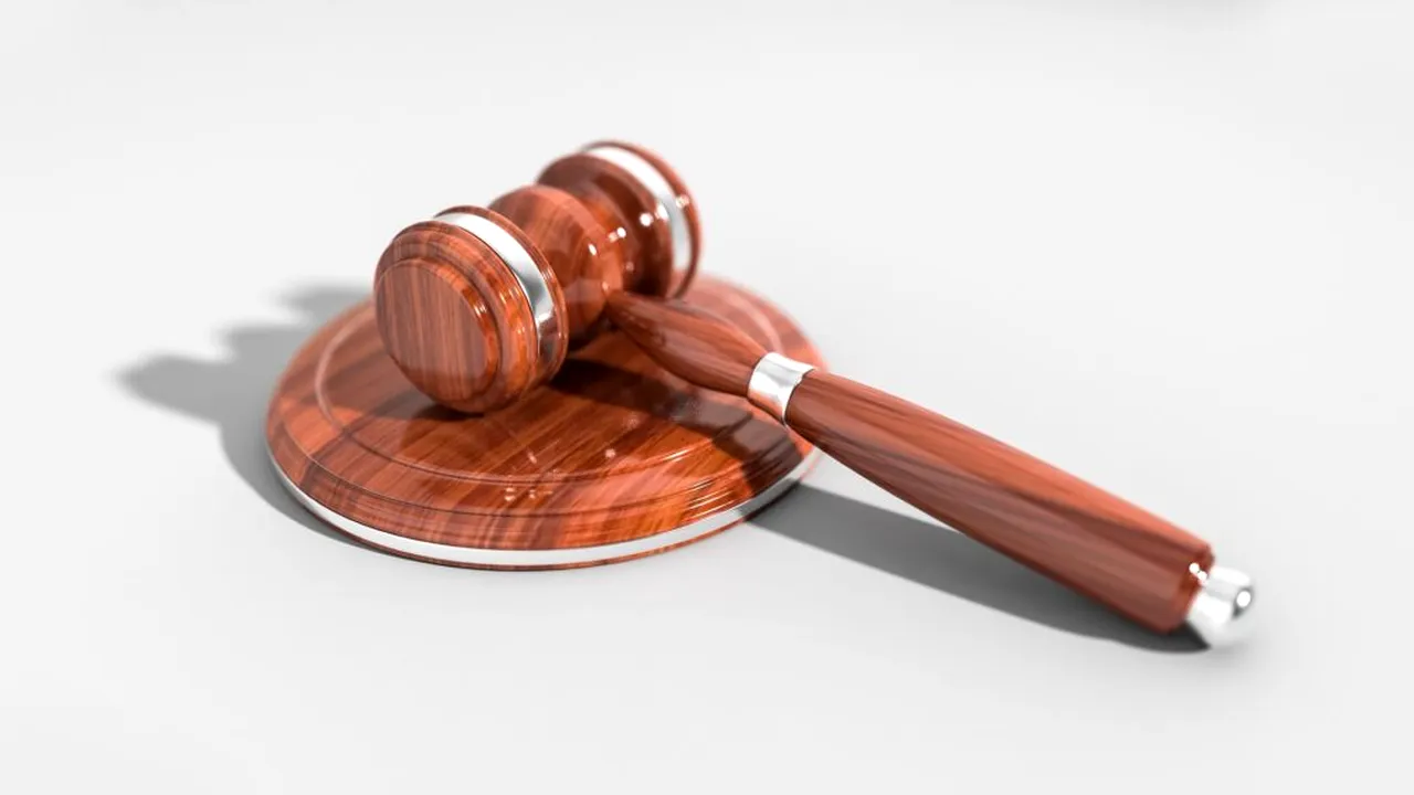 Man requests court dissolution of PNL, USR, and UDMR