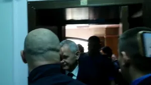 Liviu Dragnea, prima apariţie publică la şase luni de la condamnare. Procesul fostului lider PSD, amânat pentru 10 decembrie - VIDEO