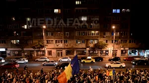 PROTESTUL faţă de proiectul minier de la Roşia Montană, ajuns la a opta zi în Capitală. Peste 7000 de oameni au blocat Piaţa Universităţii  - FOTO şi VIDEO