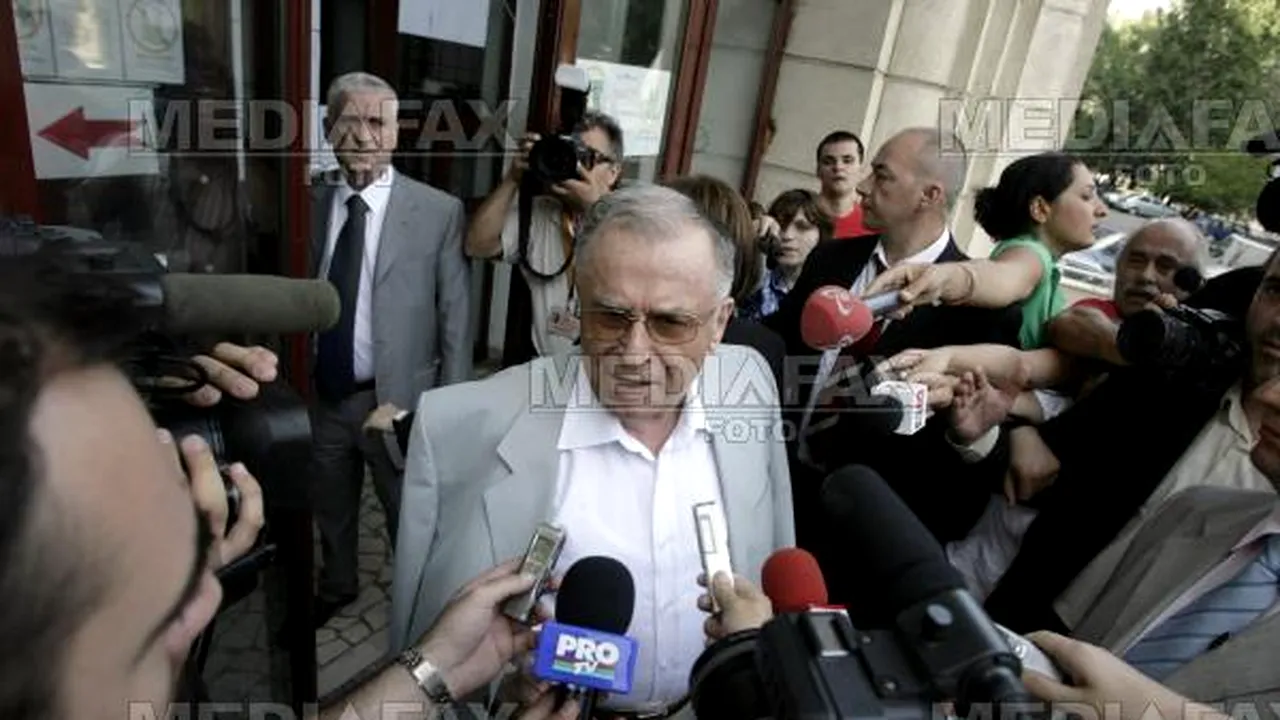 Avocaţii lui Ion Iliescu, la Parchet pentru a studia dosarul mineriadei din iunie 1990