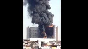 INCENDIU de amploare într-un SPITAL din Istanbul. Flăcările ard pe mai multe etaje. Forţe impresionante, desfăşurate pentru salvarea pacienţilor