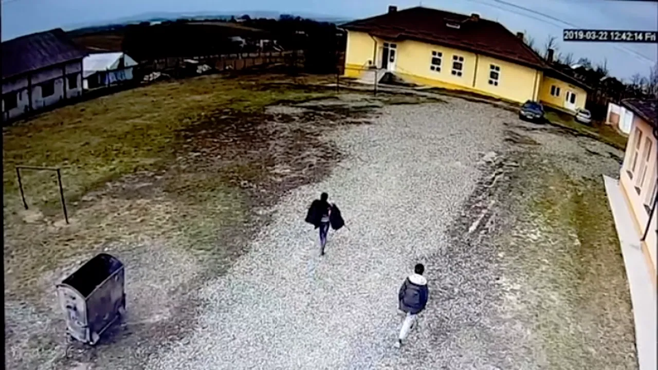 „Se vede pe imagini că elevul nu leşina”. Mitropolia Moldovei face public un film în apărarea preotului acuzat că a lovit un copil | VIDEO