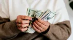Locuitorii din Alaska primesc cecuri în valoare de 1.000 de dolari. Iată de ce