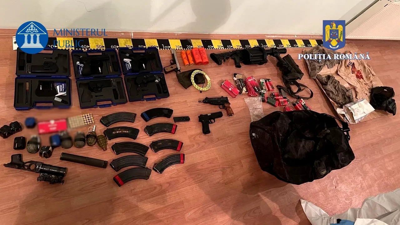 Arme de asalt şi muniţie găsite la percheziţiile legate de Horaţiu Potra, apropiat al lui Călin Georgescu