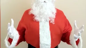 VIDEO. Prinţul Harry a transmis un mesaj emoţionant îmbrăcat în Moş Crăciun: Pierderea unui părinte este incredibil de grea