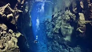 Imagini subacvatice uimitoare din spaţiul dintre două plăci tectonice aflate în continuă mişcare - FOTO