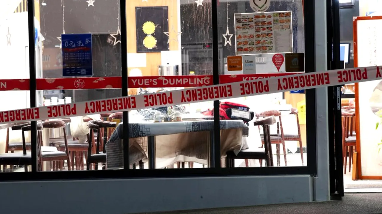 Un bărbat a intrat cu un topor în trei restaurante din Noua Zeelandă şi a rănit patru oameni