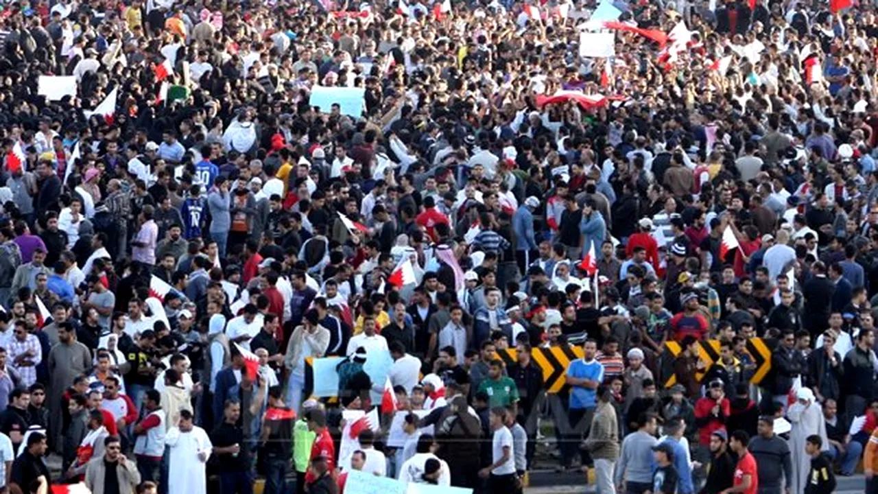 Mii de manifestanţi în centrul capitalei Bahrainului