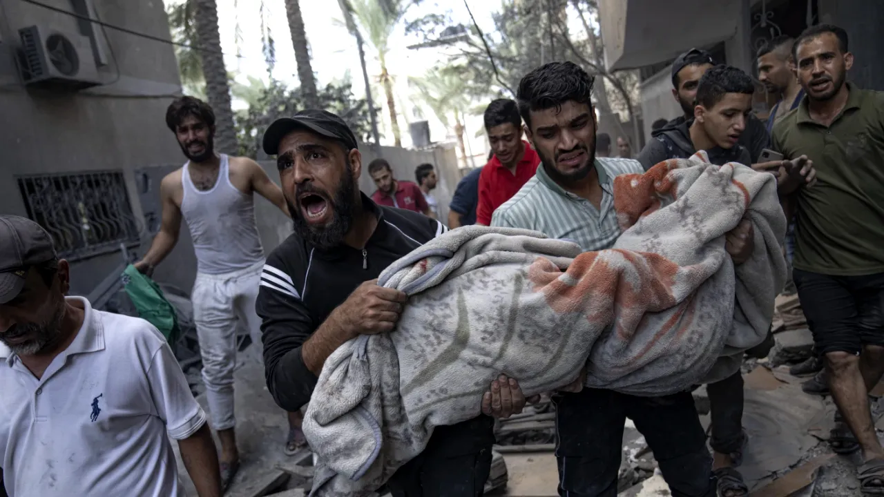 Răsturnare de situaţie. Racheta ce a lovit spitalul din Gaza şi a ucis sute pe persoane ar fi fost lansată de Jihadului Islamic palestinian chiar de langă spital. Israelul a interceptat discuţii în care teroriştii vorbesc de o lansare ratată