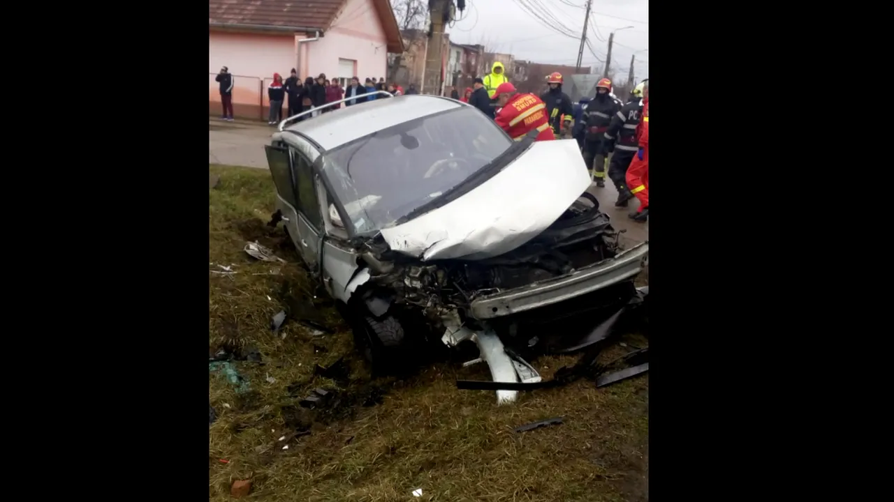 Accident GRAV în Timiş: O femeie a murit, iar o fetiţă de cinci a fost rănită în urma impactului dintre două maşini