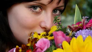 Din ce în ce mai mulţi europeni sunt alergici la polen, din cauza nivelului crescut de emisii de carbon