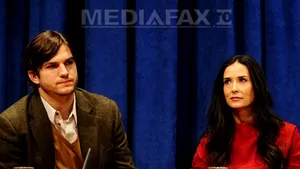 Demi Moore şi Ashton Kutcher au divorţat oficial
