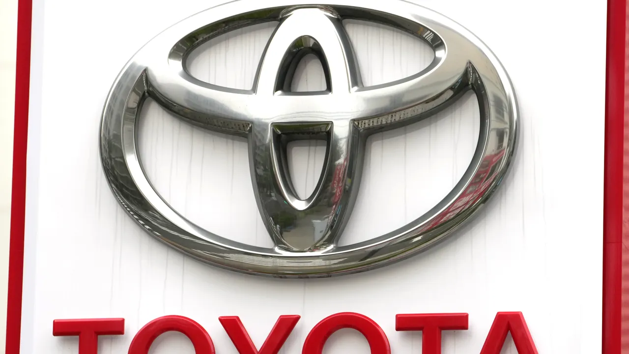 Toyota anunţă o descoperire revoluţionară în domeniul maşinilor electrice: o baterie cu autonomie de 1.200 km şi reîncărcare în mai puţin de 10 minute