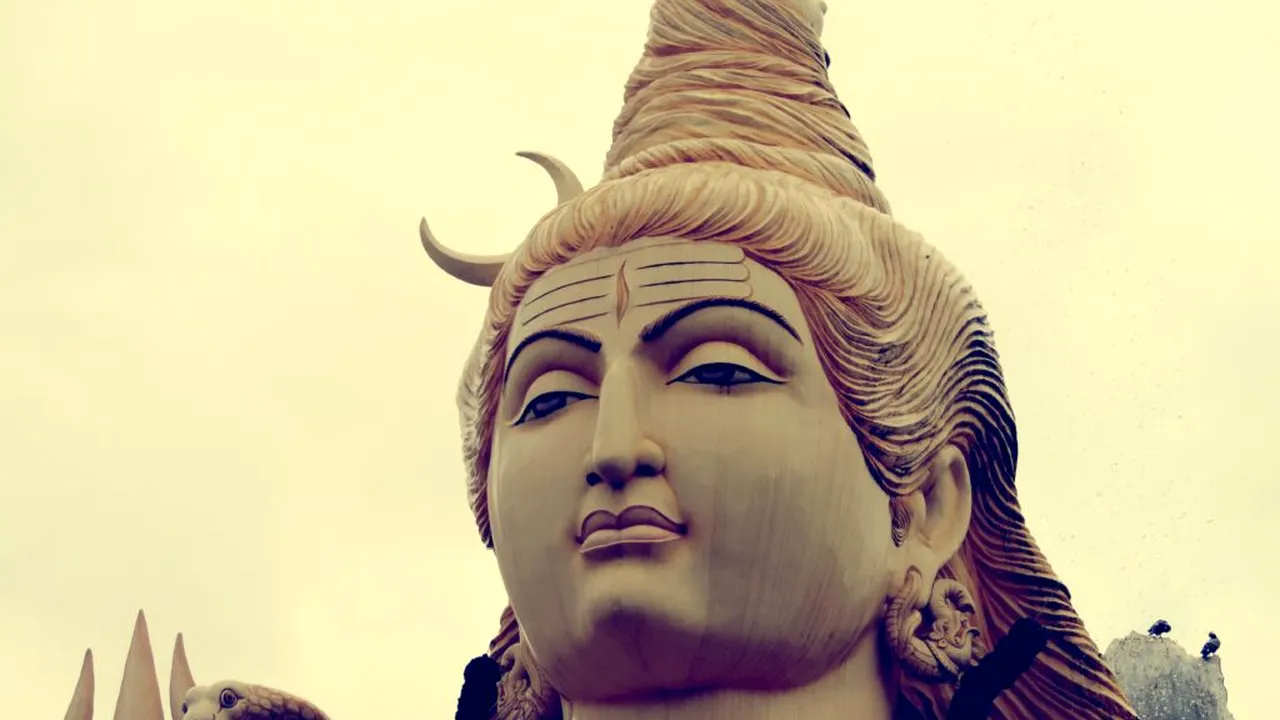 O statuie veche de o mie de ani a zeului Shiva a fost restaurată după ce a fost spartă în 10.000 de fragmente