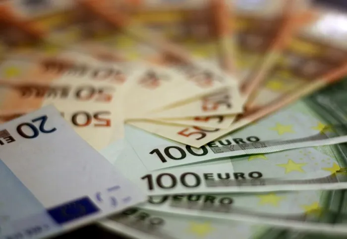 ECONOMIC INS: Deficitul balanţei comerciale în anul 2025 a fost cu 2% mai mic decât cel din anul precedent