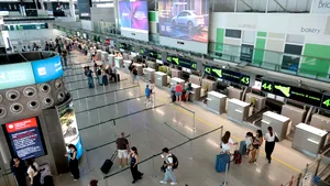 Aeroportul Internațional Jakarta își suspendă zborurile din cauza erupției vulcanice