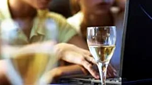 Internetul, somnul insuficient şi alcoolul - cauzele obezităţii la femei