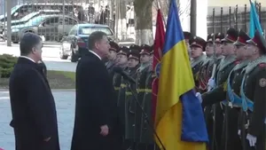 Iohannis, în vizită oficială în Ucraina: Preşedintele a salutat Garda de onoare în limba ucraineană - VIDEO