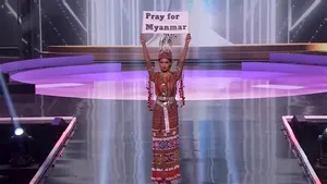 „Rugaţi-vă pentru Myanmar”. A fost mesajul cu care a intrat pe scenă concurenta Miss Univers din Myanmar 