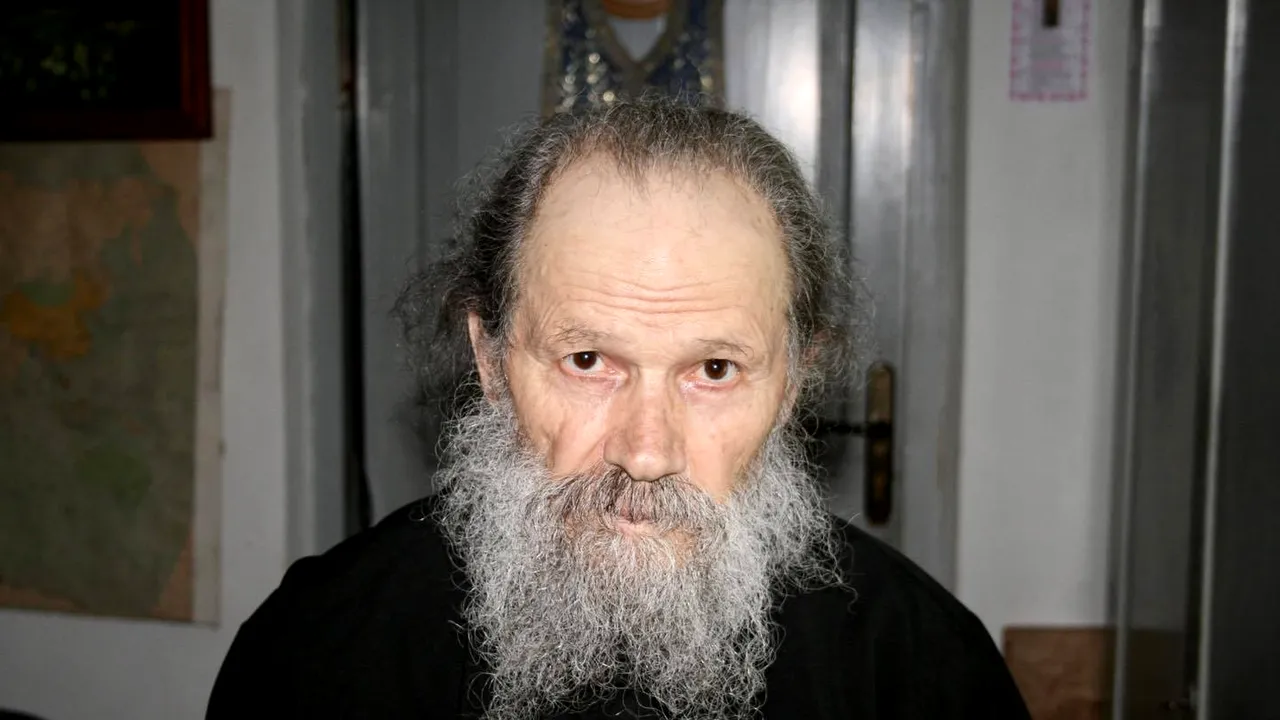 A trecut la cele veşnice ultimul dintre marii duhovnici ai României, ieroschimonahul Simeon Zaharia, călugărit de părintele Cleopa. Înmormântarea are loc astăzi