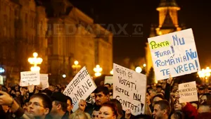 Dosar penal pentru bărbatul care a lovit camera video a unui jurnalist la mitingul de la Timişoara