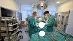Bărbat cu o tumoră renală de peste 15 centimetri, operat cu succes la un spital din județul Bacău