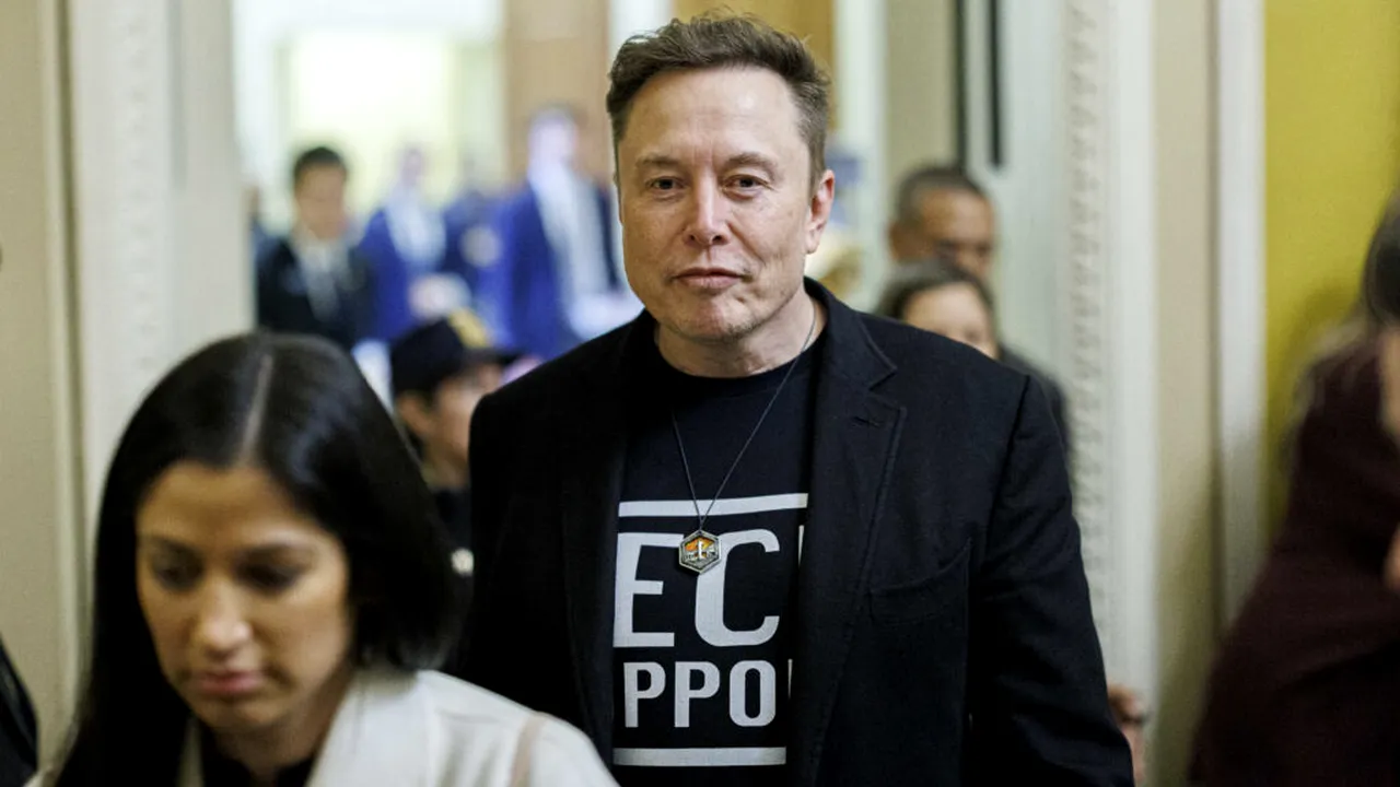 Elon Musk pierde 22,8 miliarde de dolari, Tesla se prăbușește și X suferă atacuri cibernetice