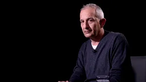 Medicul Cătălin Apostolescu de la Institutul „Matei Balş”: Menţinerea şcolilor închise este o măsură înţeleaptă/ Vedem că românii au început să se relaxeze, vor fi două săptămâni de probă