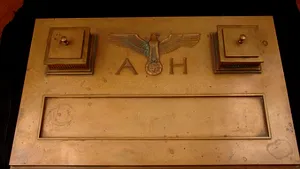Setul de birou al lui Hitler, scos la licitaţie online