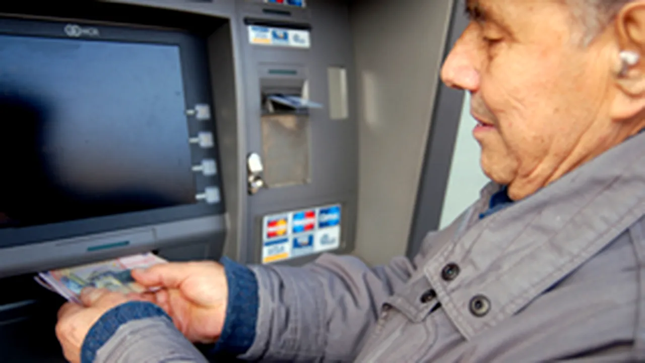 Bugetarii din oraşe vor primi obligatoriu salariile prin card