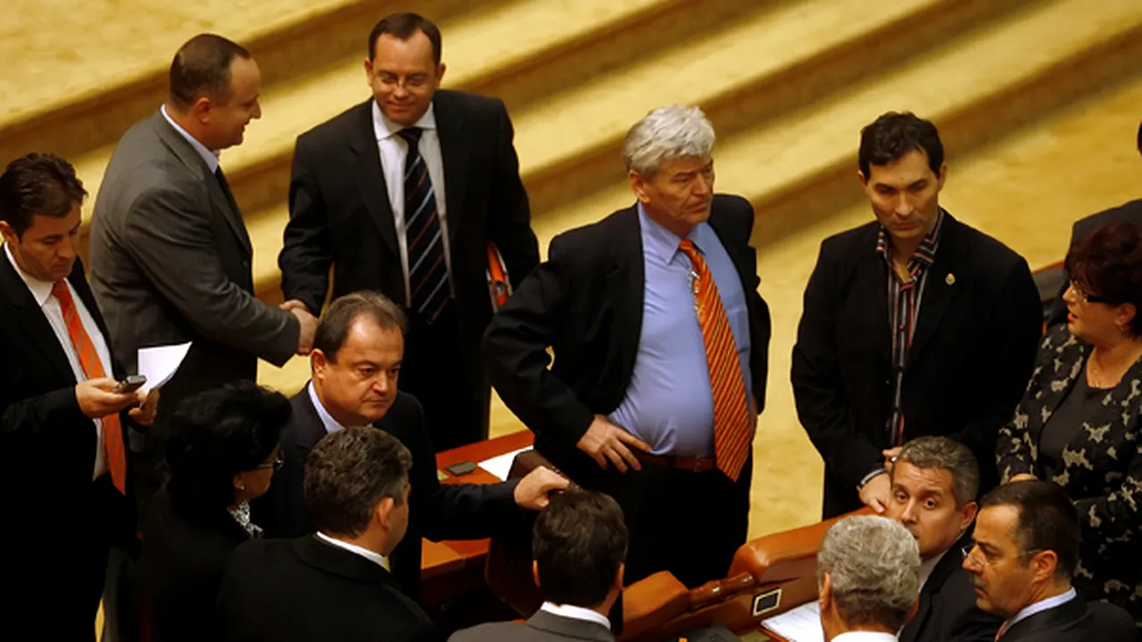 Parlamentarii PDL au plecat din plen înaintea declaraţiei de susţinere a lui Iohannis