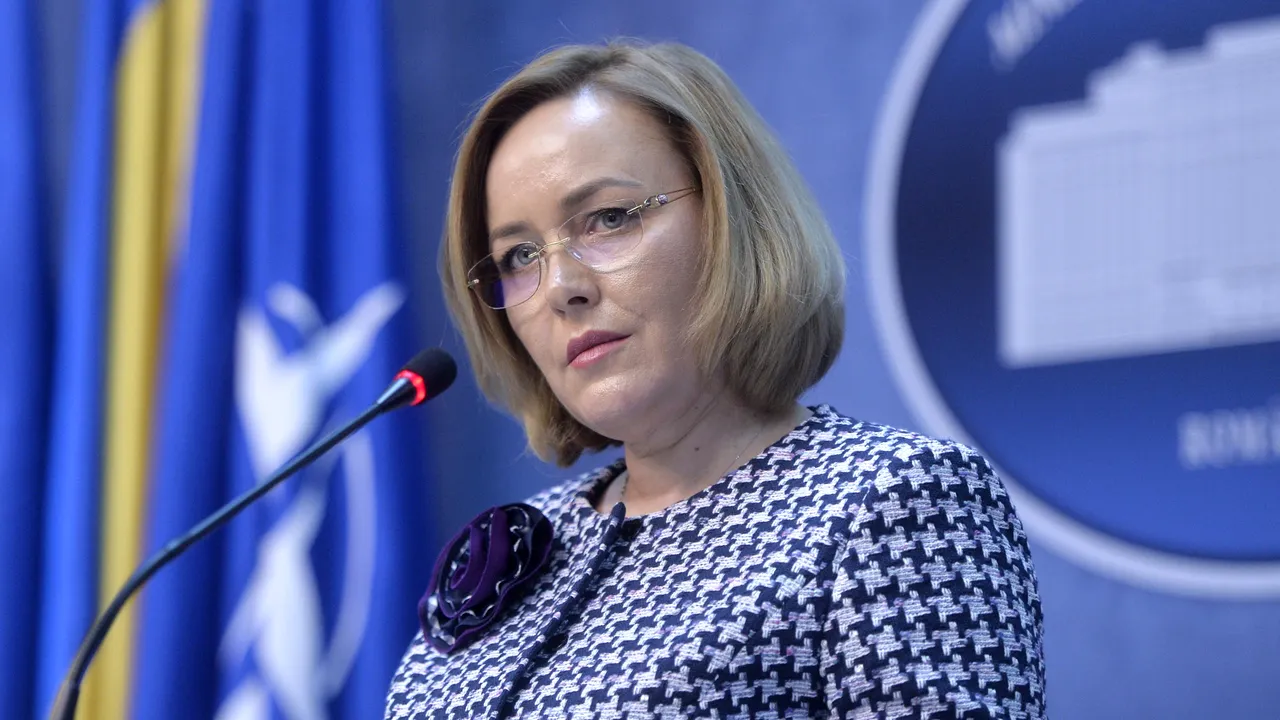 Carmen Dan şi-a depus demisia de la Interne şi acuză motive politice/ Replică scurtă din partea premierului Dăncilă: Este dezinformată