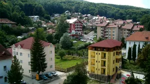 INCENDIU la un hotel din staţiunea Băile Olăneşti: 200 de persoane evacuate 