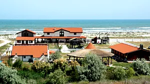 Cât te costă cea mai ieftină cazare „la gazdă“, la mare şi la munte