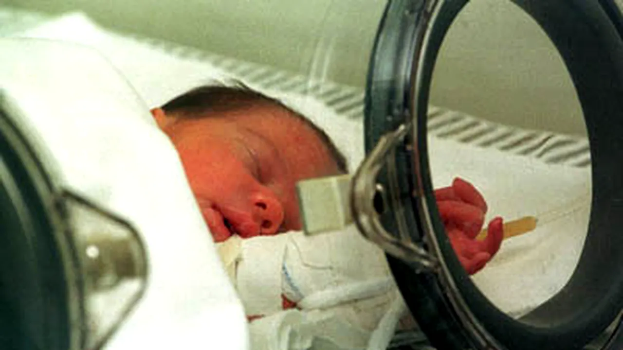 O bunică de 39 de ani a născut doi gemeni