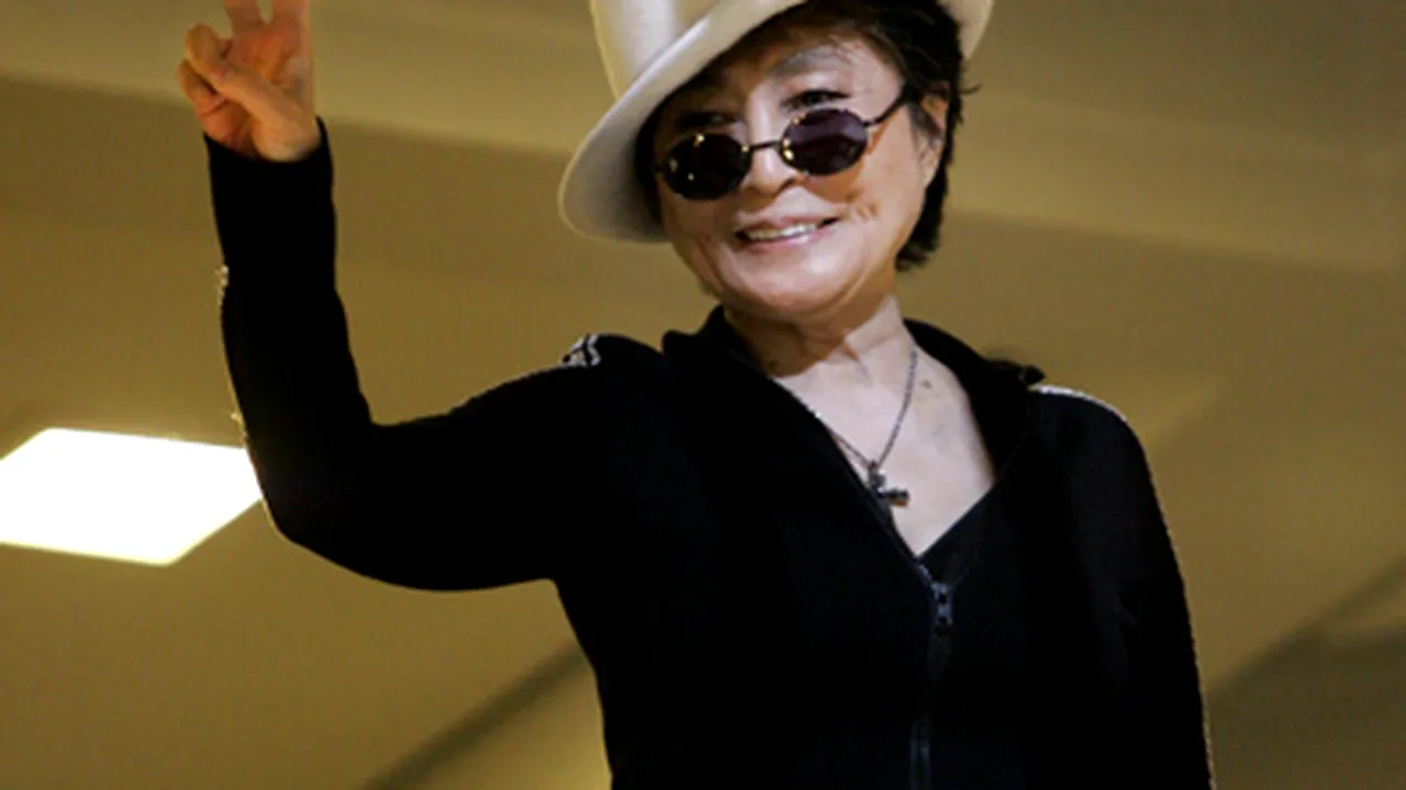 Yoko Ono luptă împotriva autismului