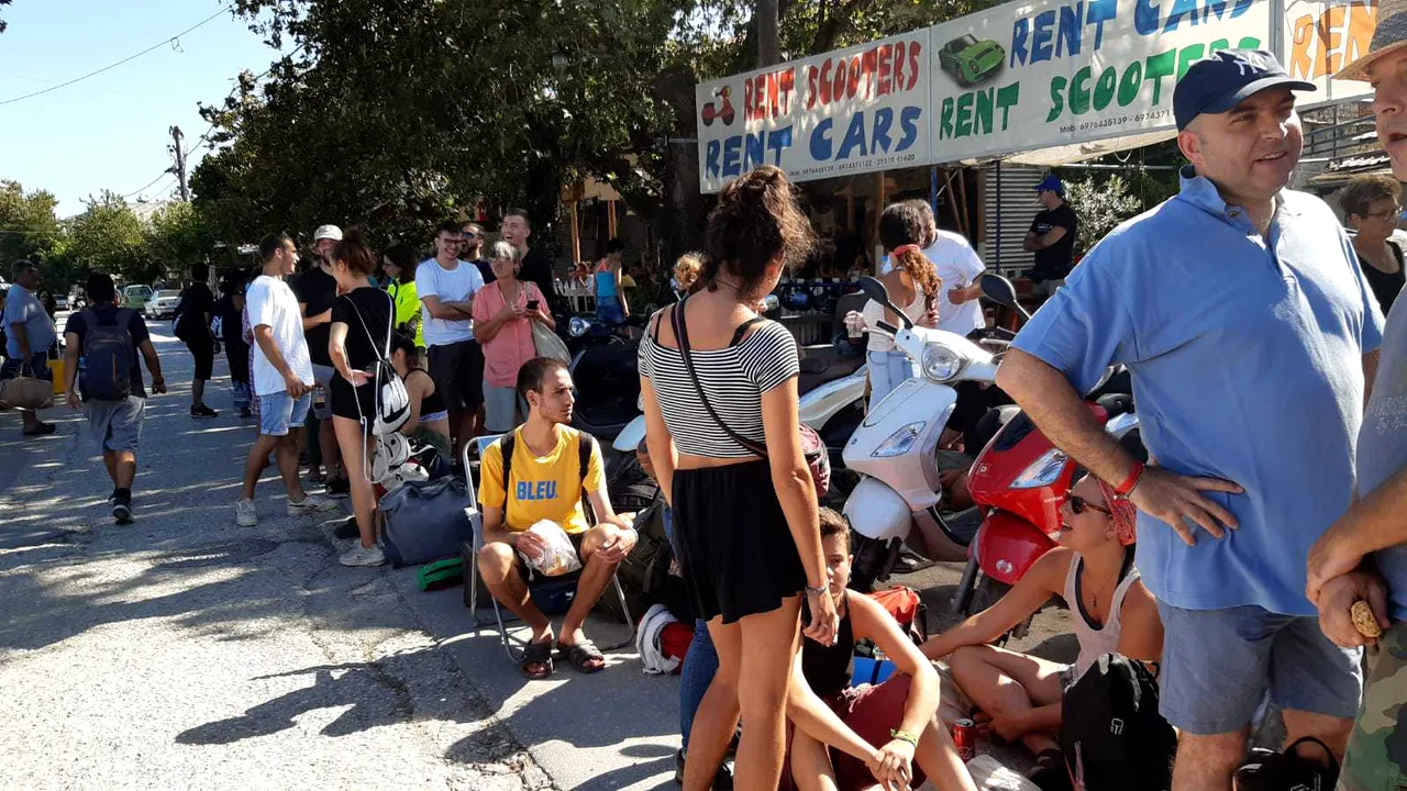 Turistă din Prahova, blocată pe insula Samothraki: Suntem cu moralul la pământ/ Români agresaţi de poliţiştii greci | FOTO 