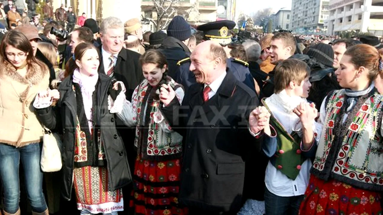 Băsescu la Focşani: Vă doresc să trăiţi într-o ţară cu mai mult respect pentru Ziua Unirii