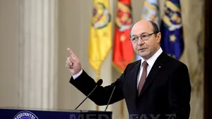 Băsescu s-a întâlnit cu premierul Franţei: Problema minorităţii rome e urgentă pentru România