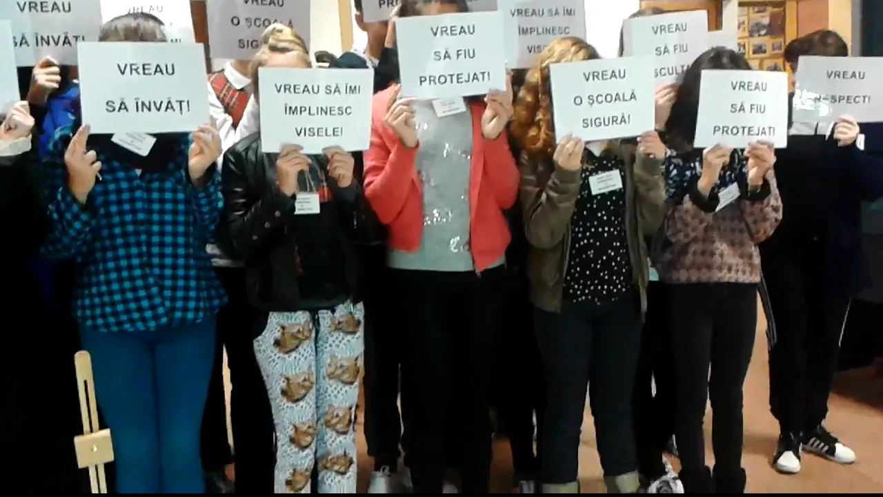 Plângere penală depusă de un ONG împotriva părinţilor ai căror copii au protestat faţă de elevul cu ADHD