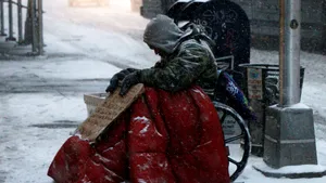 Salvaţi din GER. Peste 500 de oameni fără adăpost, strânşi de pe străzile Capitalei şi cazaţi în centrele sociale