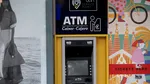 Schimbare majoră la bancomate: românii ar putea retrage suma exactă dorită de la orice ATM, indiferent de banca emitentă a cardului