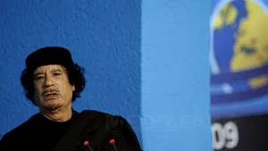Muammar Kadhafi spune că poporul îl 