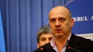 BNS: Codul Muncii trebuie modificat, preşedintele nu poate apăra o lege care încalcă legislaţia UE