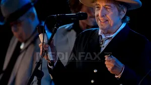COMENTARIU: Poezia tinerilor furioşi are numele Bob Dylan. E de Nobel? O ucid analfabetismul şi furia - VIDEO