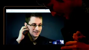 Edward Snowden: Pandemia de Covid-19 le va permite guvernelor să colecteze date în mod abuziv de la cetăţeni