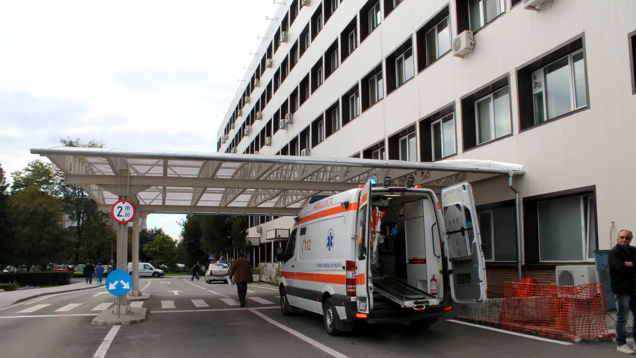 Spitalele din Alba Iulia şi Blaj, amendate în cazul fetei decedate după ce s-a înţepat într-un cui