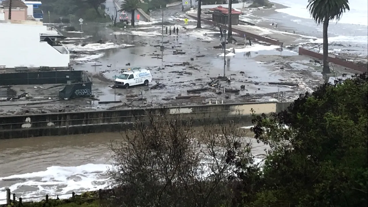 Furtuna din California lasă peste 560.000 de locuinţe fără curent electric