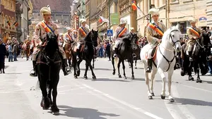 Brașovul se pregătește pentru Parada Junilor. Restricții de circulație pe traseu